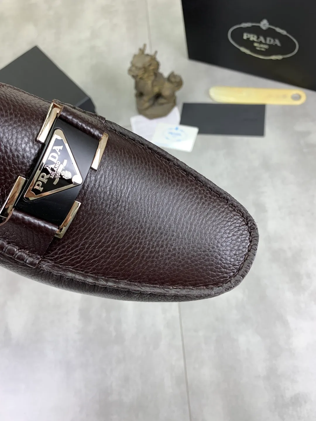 Men's Men's Shoes 💰P380💰【New Style】🆘 🔥🆕【PRADA】Prada Hong Kong high-quality pea shoes. Loaf style for lazy people. This fabric is made of 🇮🇹 imported top-grade Italian first-layer cowhide➕full first-layer pigskin lining. The lining is more high-end. The original non-slip and wear-resistant rubber outsole is the only choice for driving. Size: 38-45 4️⃣colors available